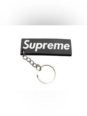 ✨SUPREME Key Chain